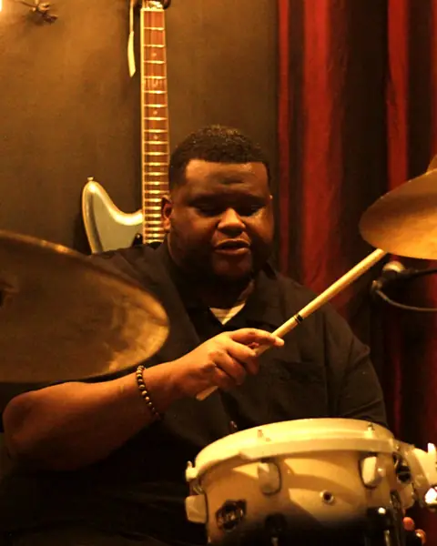 Walter Dean IV performing live